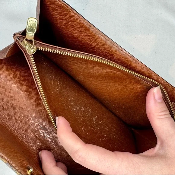 Louis Vuittton Monogram Sarah Long Wallet - Excellent Interior - Picture 12 of 15